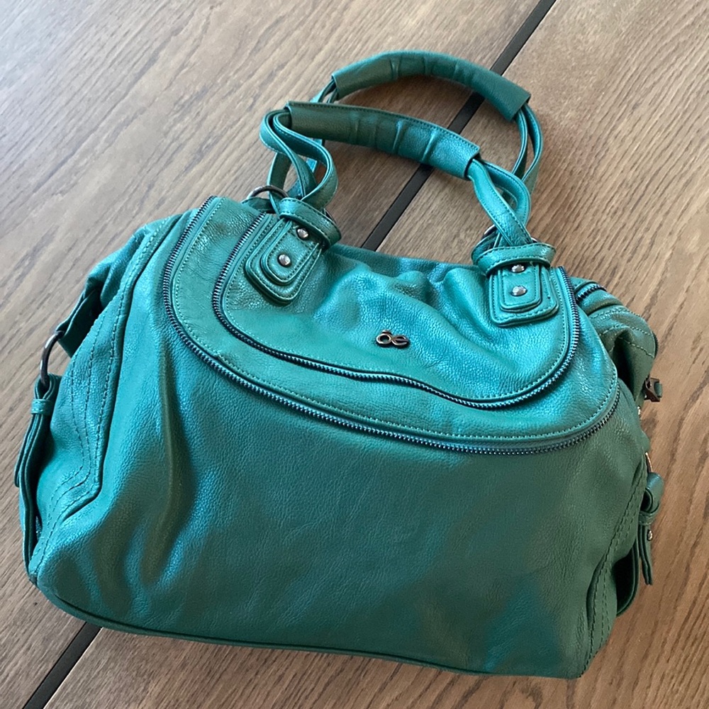 USED: Cloe Green Shoulder Bag, Signs of wear but in good shape!